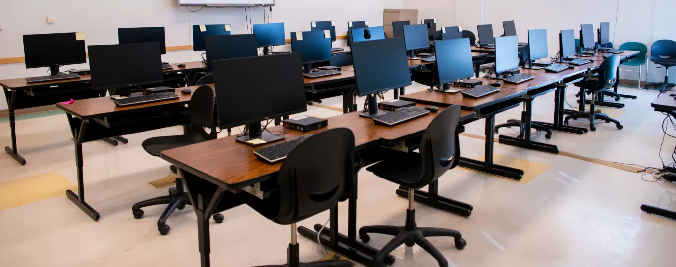 Wingate Elementary School Computer Lab with Desks, Computers, Monitors, Keyboards, Mice and Chairs.